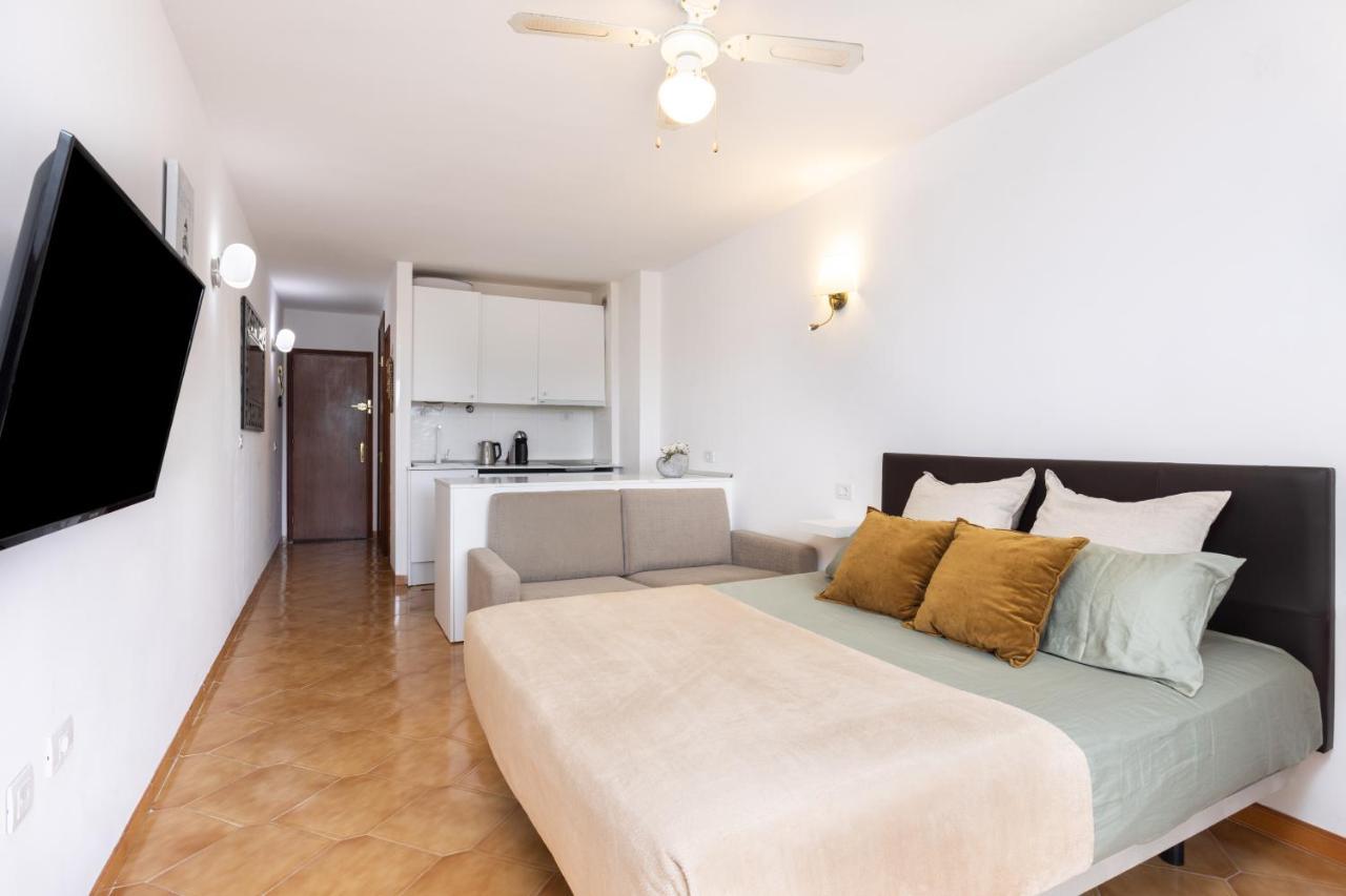 Classbnb - Seafront Studio With Beach View In The Center Of Los Cristianos Los Cristianos  Exterior photo